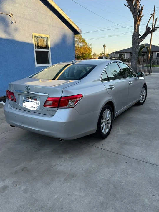 2011 Lexus ES 5th Gen - Image 5 of 13