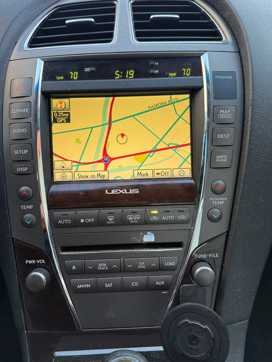 2011 Lexus ES 5th Gen - Image 8 of 13