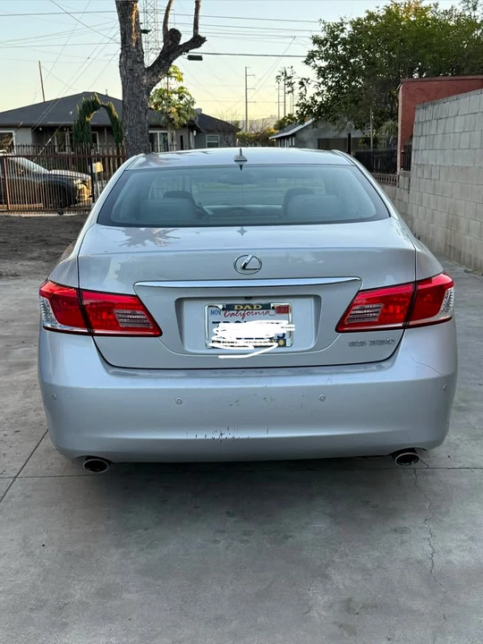 2011 Lexus ES 5th Gen - Image 4 of 13