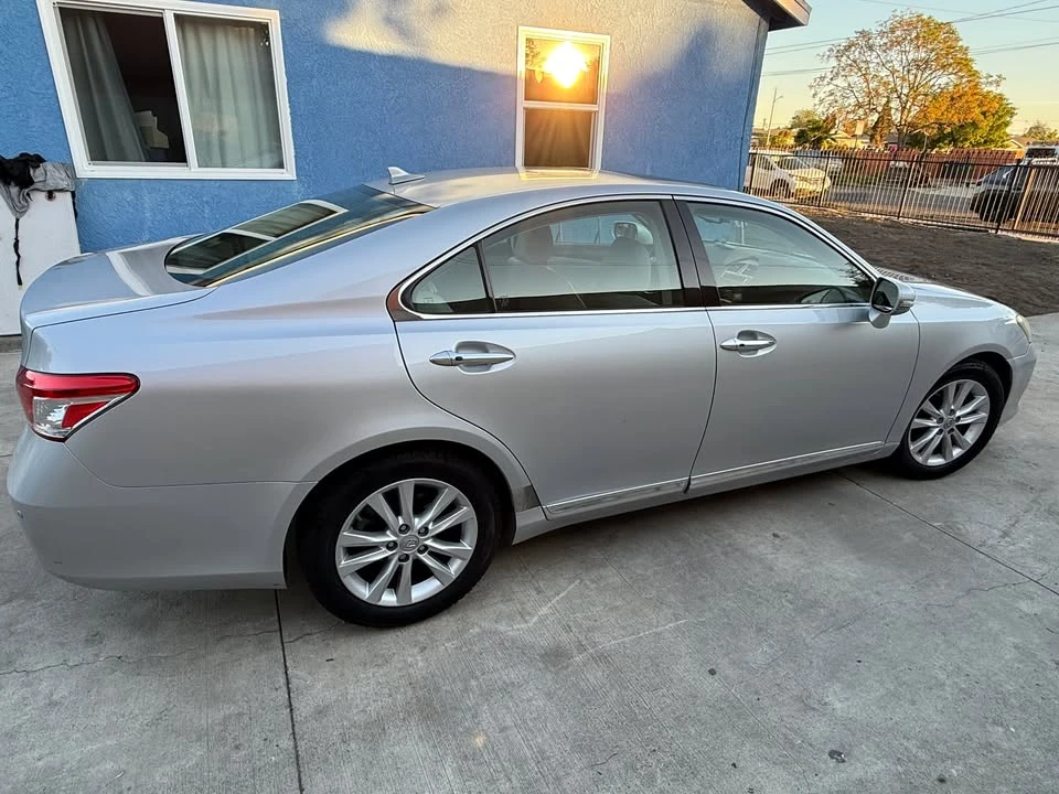 2011 Lexus ES 5th Gen - Image 7 of 13