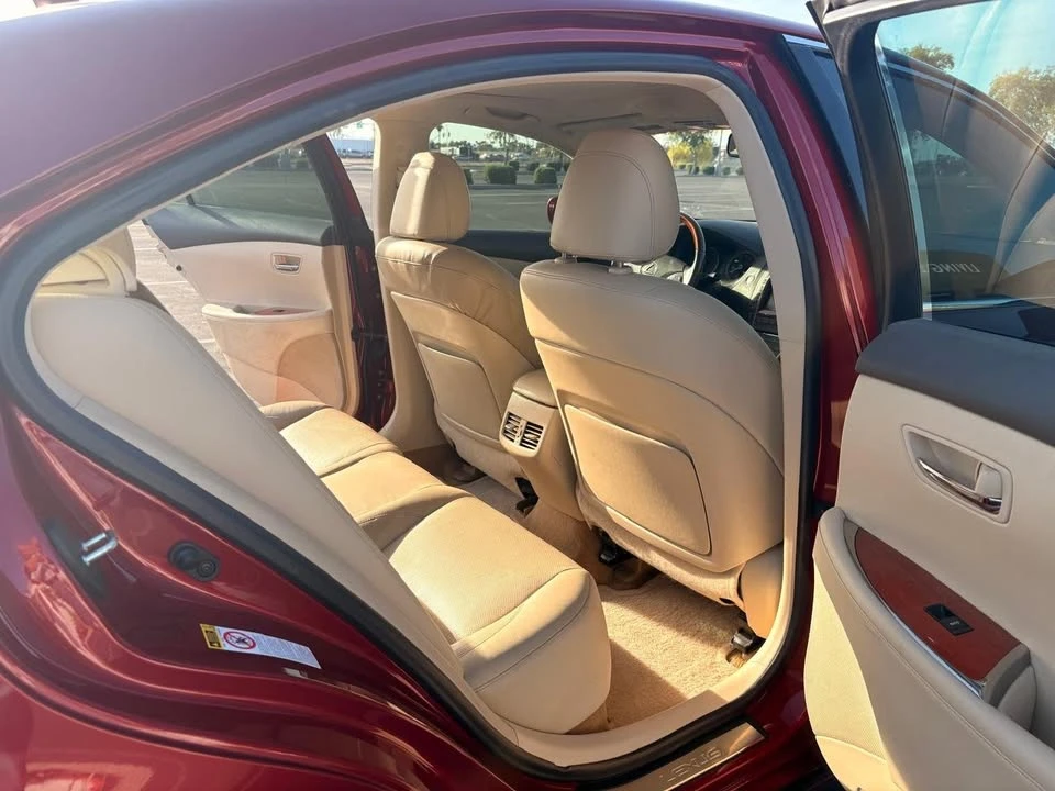 2011 Lexus ES 5th Gen - Image 11 of 13