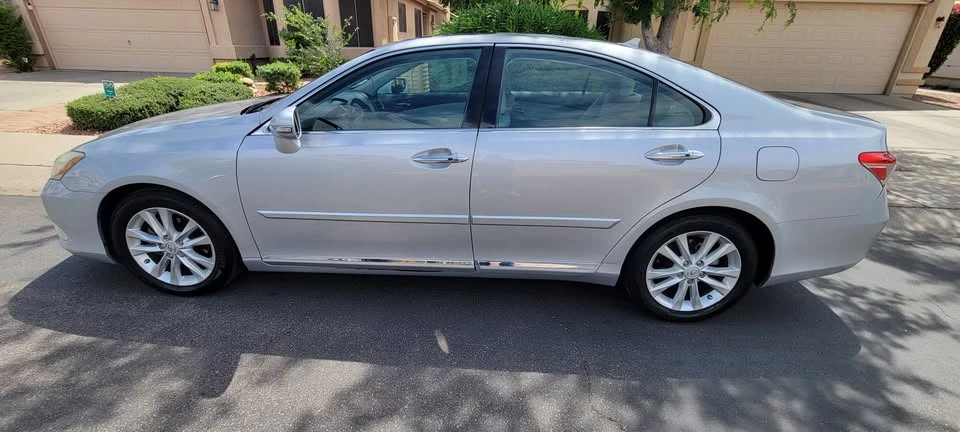 2011 Lexus ES 5th Gen - Image 6 of 13