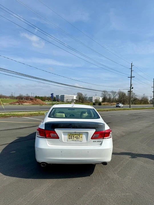 2011 Lexus ES 5th Gen - Image 6 of 9