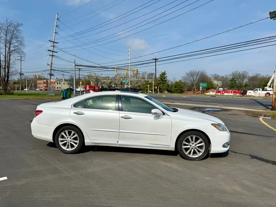 2011 Lexus ES 5th Gen - Image 4 of 9