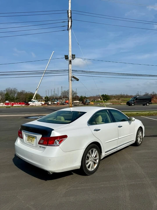 2011 Lexus ES 5th Gen - Image 5 of 9