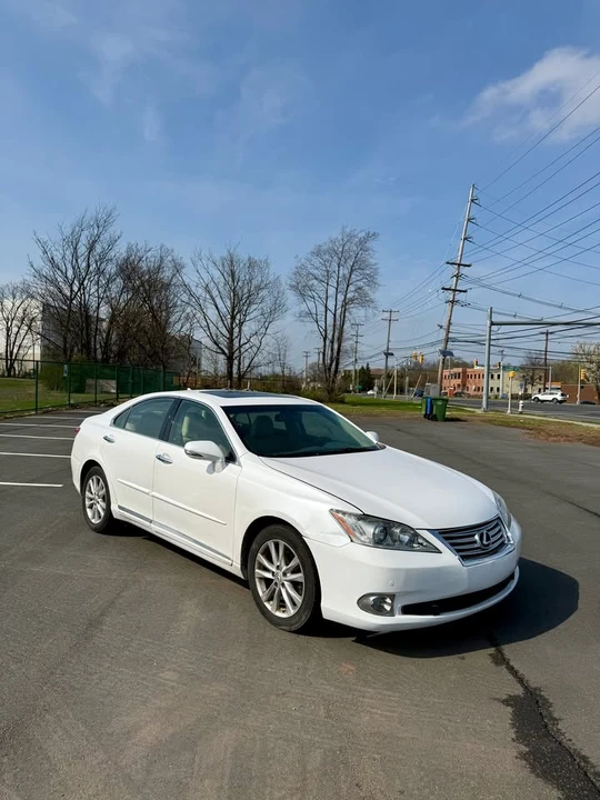 2011 Lexus ES 5th Gen - Image 3 of 9
