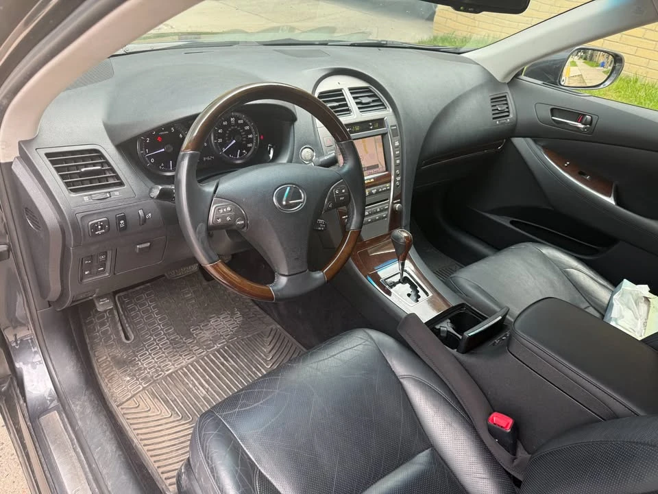 2011 Lexus ES 5th Gen - Image 10 of 12