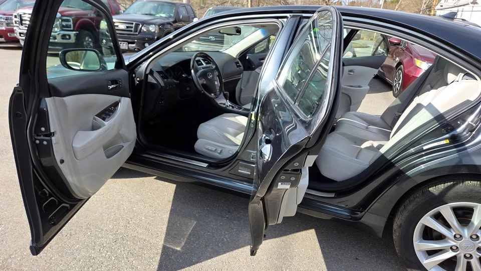 2011 Lexus ES 5th Gen - Image 11 of 20