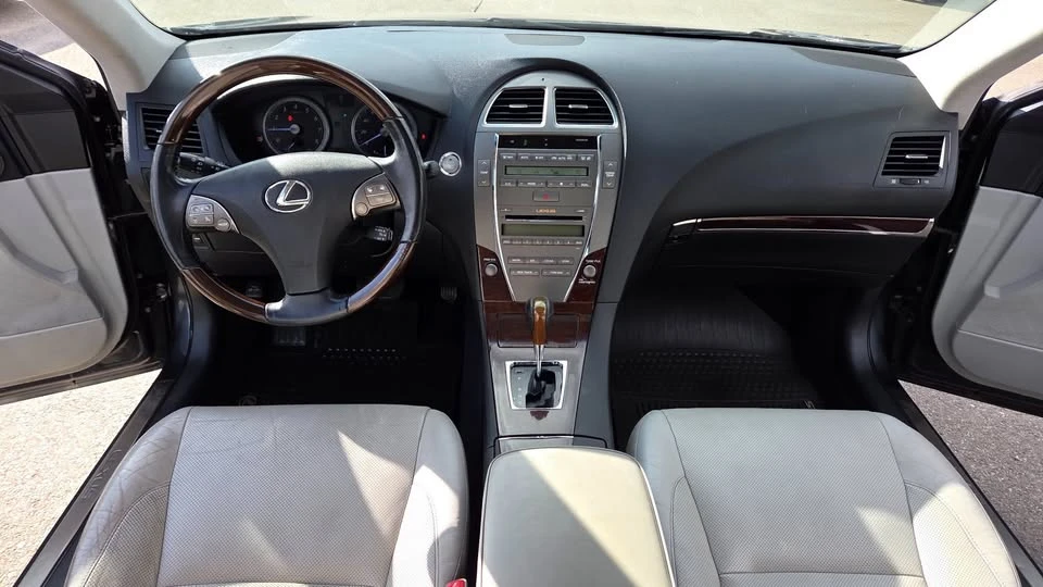 2011 Lexus ES 5th Gen - Image 16 of 20