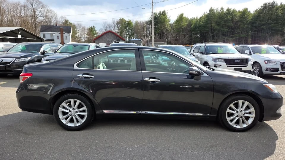 2011 Lexus ES 5th Gen - Image 8 of 20