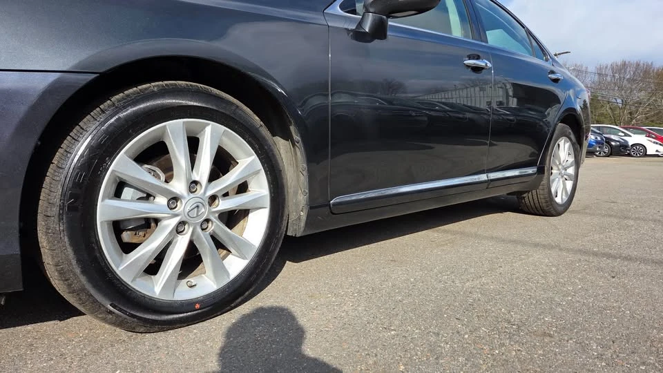 2011 Lexus ES 5th Gen - Image 3 of 20
