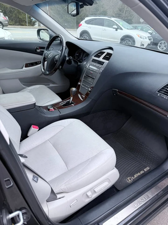 2011 Lexus ES 5th Gen - Image 17 of 19