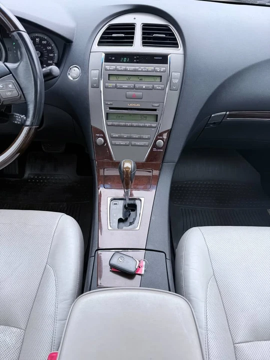 2011 Lexus ES 5th Gen - Image 16 of 19