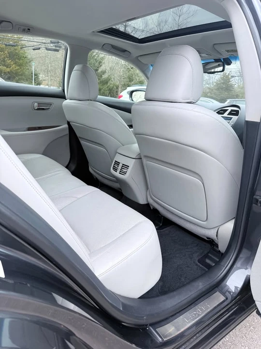 2011 Lexus ES 5th Gen - Image 13 of 19