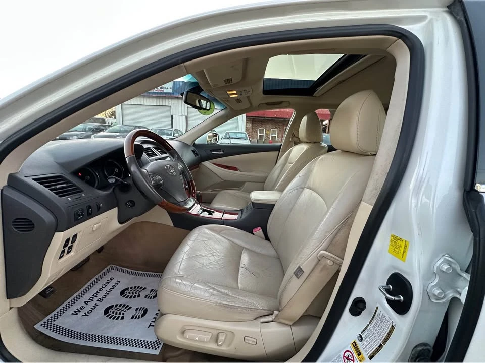 2011 Lexus ES 5th Gen - Image 8 of 19