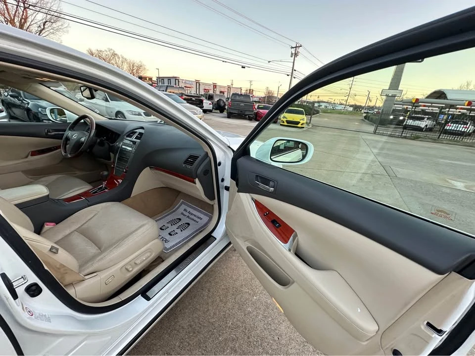2011 Lexus ES 5th Gen - Image 17 of 19