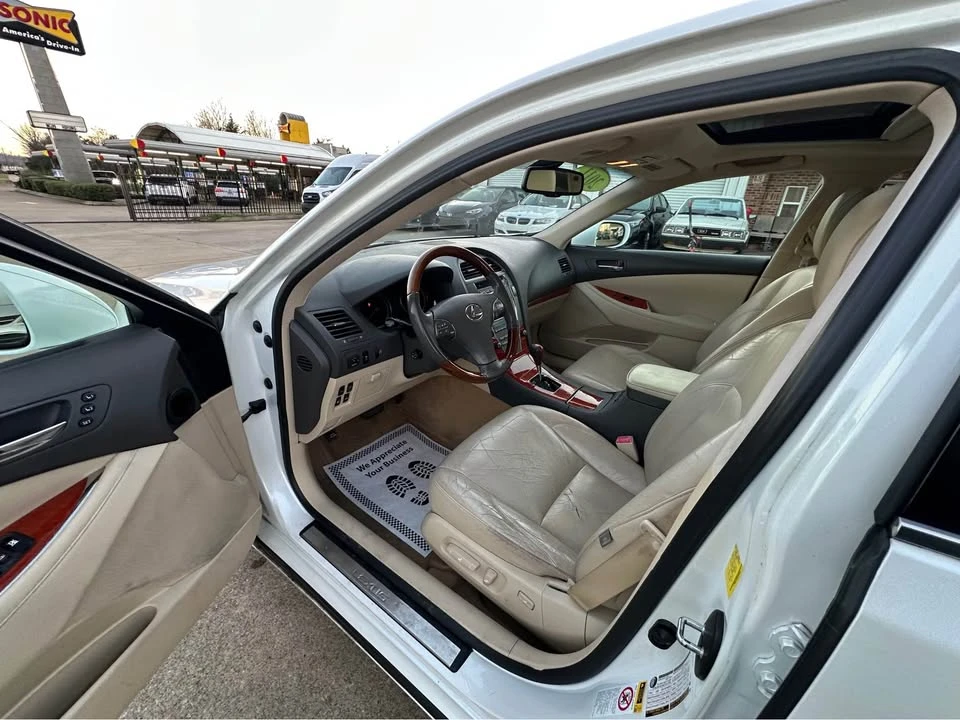 2011 Lexus ES 5th Gen - Image 7 of 19