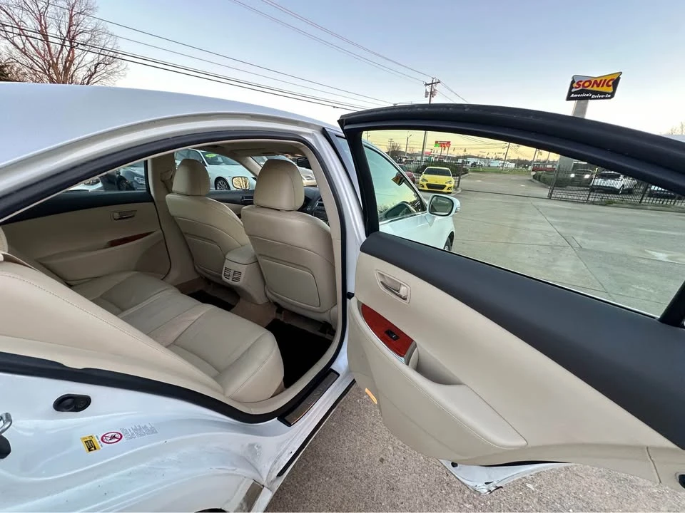 2011 Lexus ES 5th Gen - Image 15 of 19