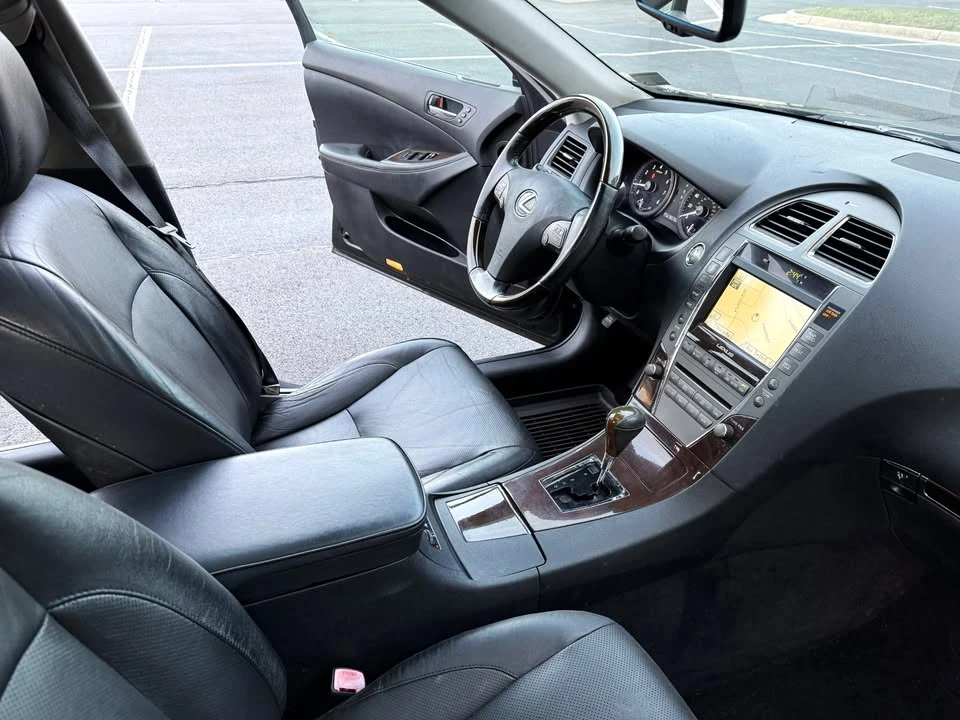 2011 Lexus ES 5th Gen - Image 14 of 20