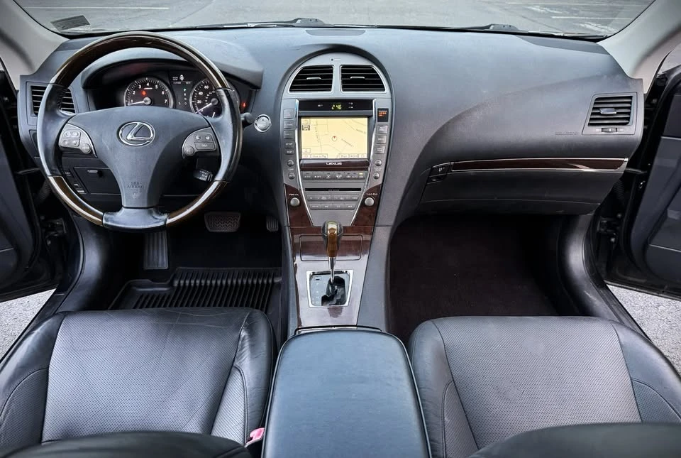 2011 Lexus ES 5th Gen - Image 11 of 20