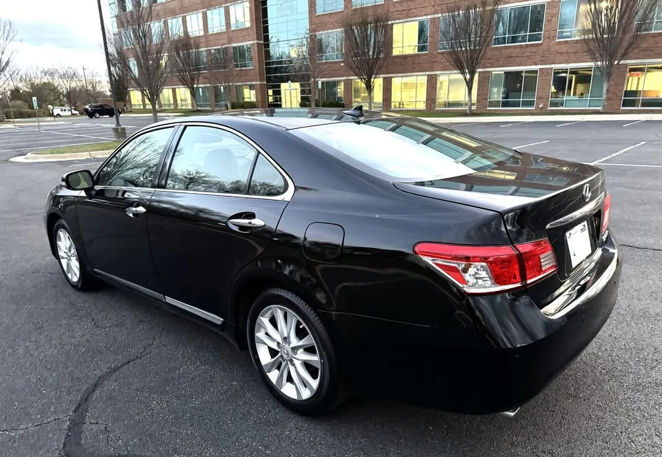 2011 Lexus ES 5th Gen - Image 3 of 20