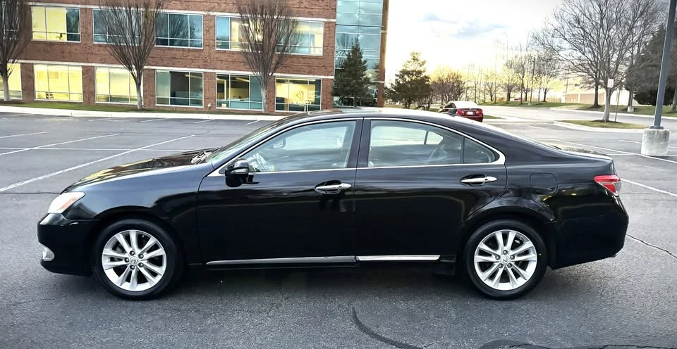 2011 Lexus ES 5th Gen - Image 5 of 20