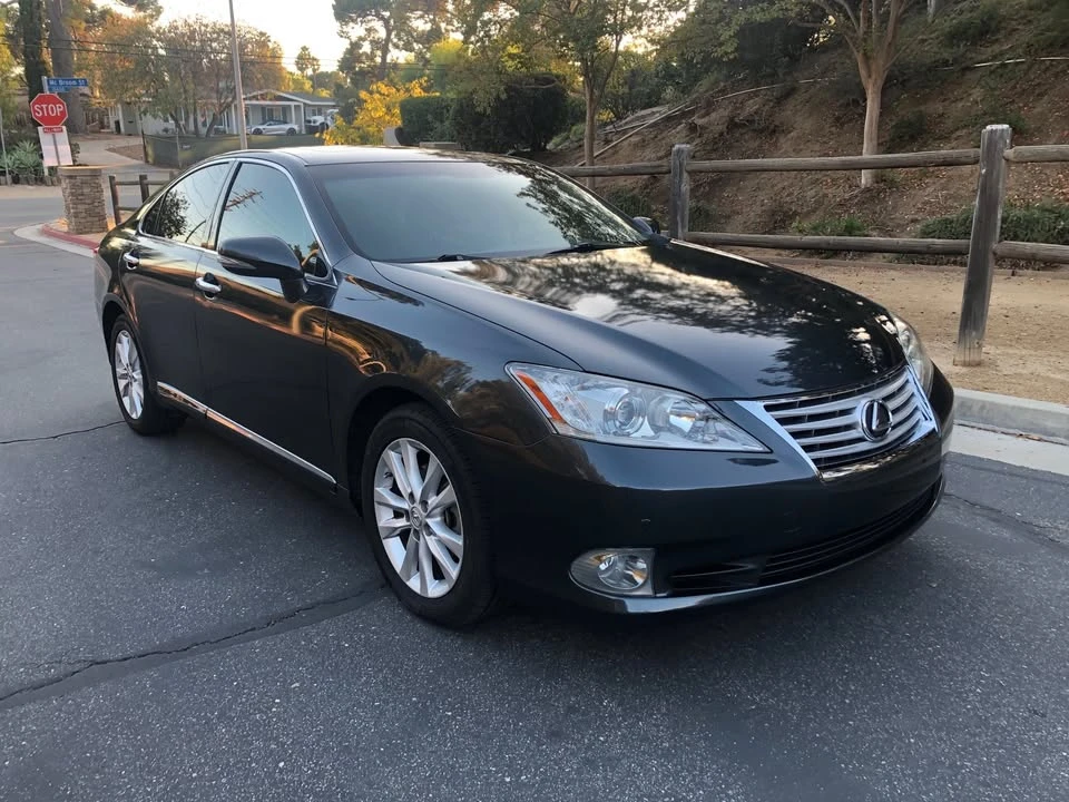 2011 Lexus ES 4th Gen - Image 2 of 11