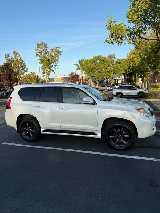 2011 Lexus GX 2nd Gen - Image 4 of 13