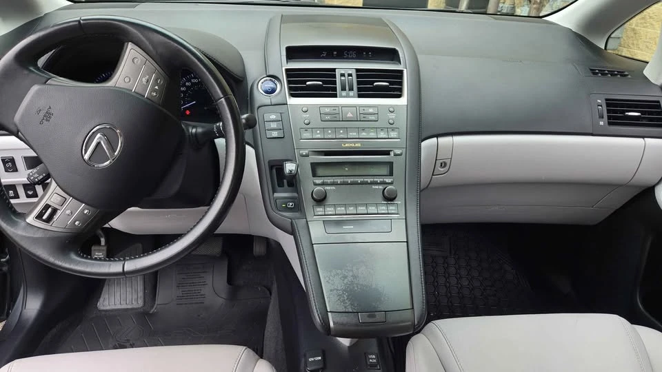 2011 Lexus HS - Image 10 of 16