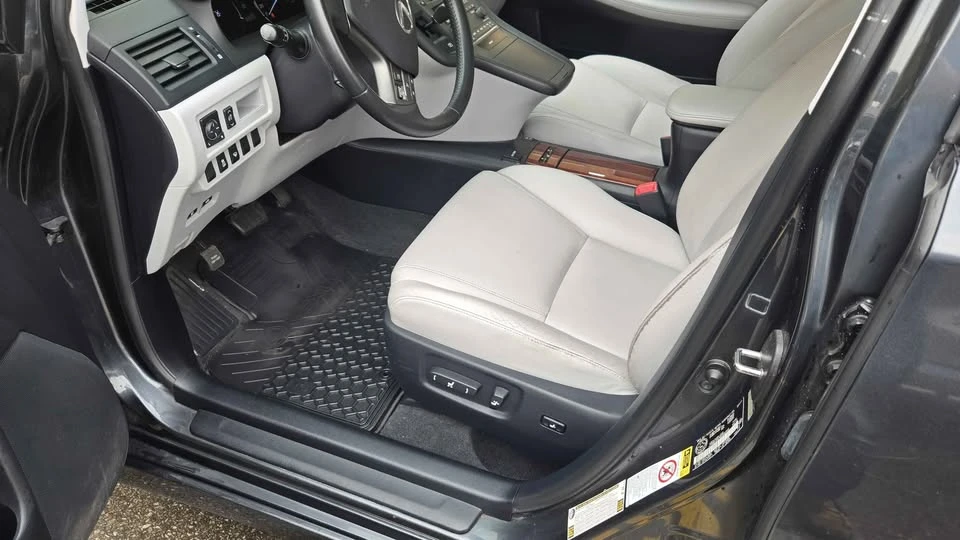 2011 Lexus HS - Image 13 of 16