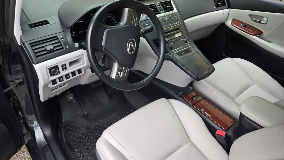 2011 Lexus HS - Image 12 of 16