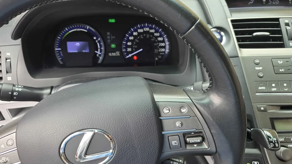 2011 Lexus HS - Image 7 of 16