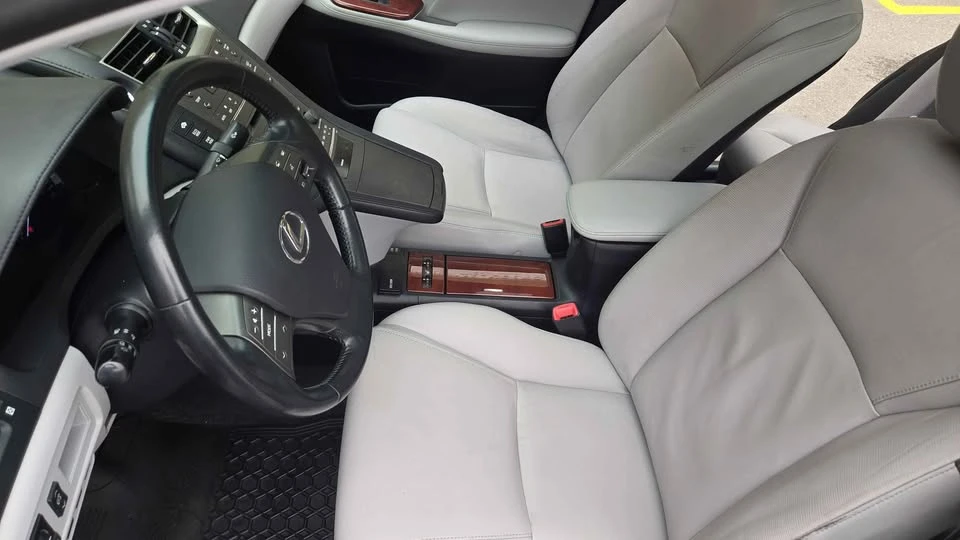 2011 Lexus HS - Image 8 of 16