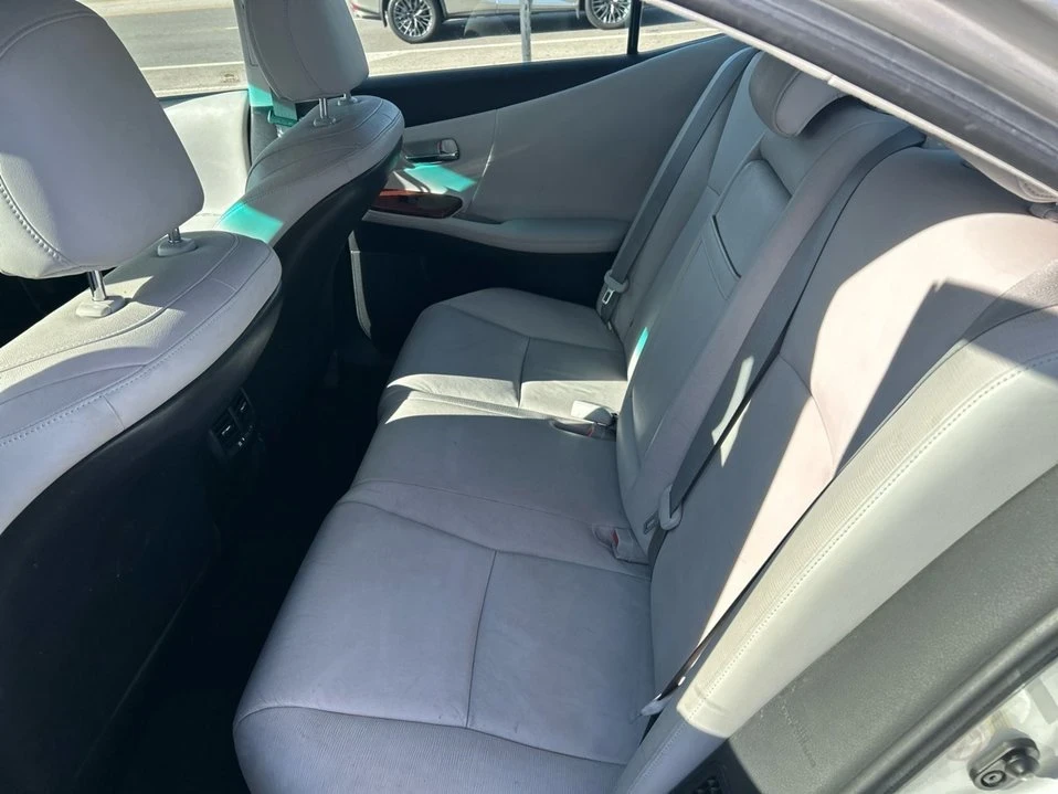 2011 Lexus HS - Image 11 of 20
