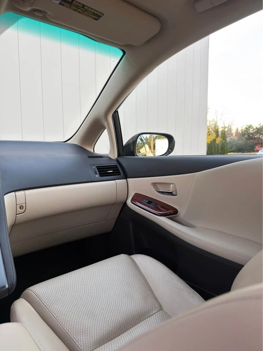 2011 Lexus HS - Image 10 of 20