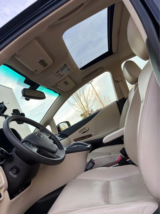 2011 Lexus HS - Image 11 of 20
