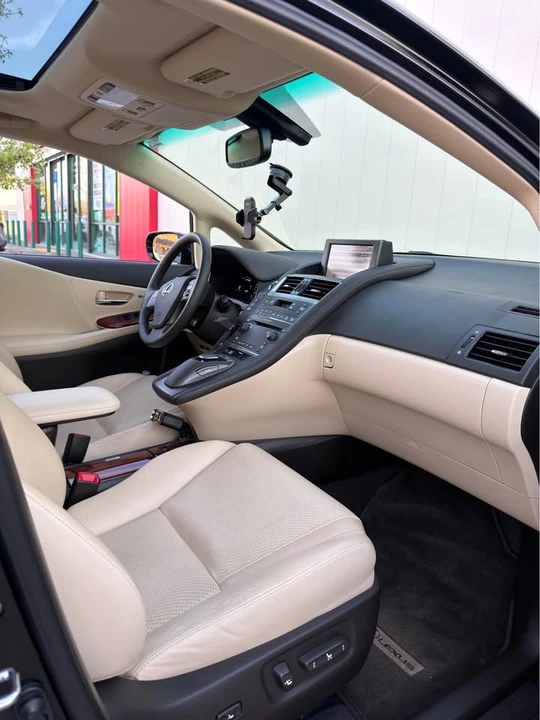 2011 Lexus HS - Image 15 of 20