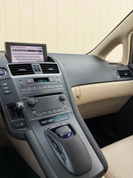 2011 Lexus HS - Image 12 of 20