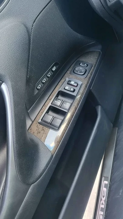 2011 Lexus IS 2nd Gen - Image 11 of 19