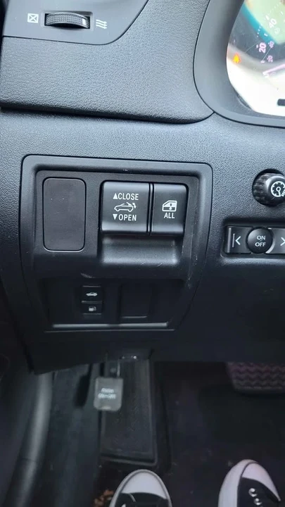 2011 Lexus IS 2nd Gen - Image 10 of 19
