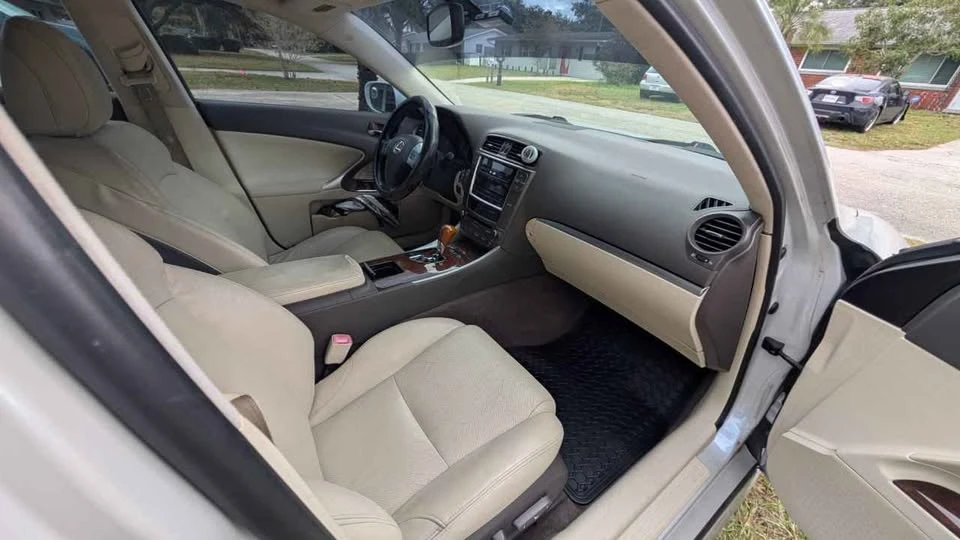 2011 Lexus IS 2nd Gen - Image 9 of 12