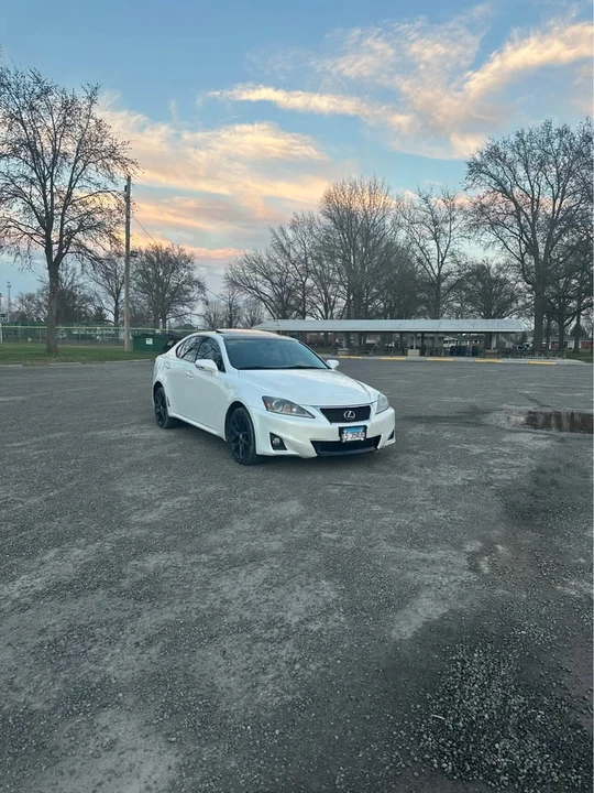 2011 Lexus IS 2nd Gen - Image 4 of 12