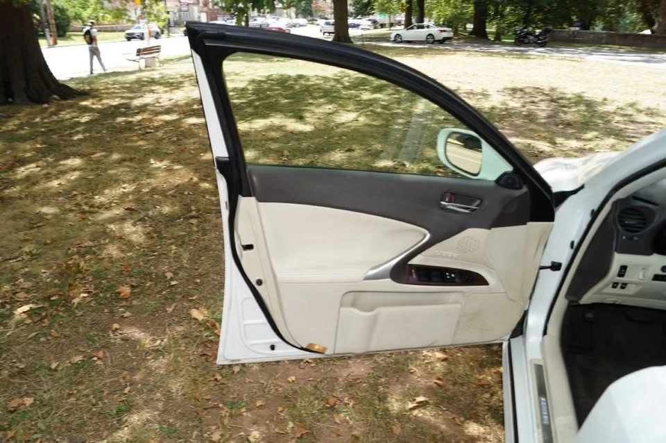 2011 Lexus IS 2nd Gen - Image 17 of 20