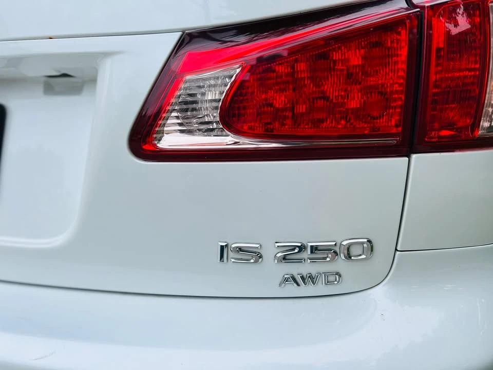 2011 Lexus IS 2nd Gen - Image 12 of 16