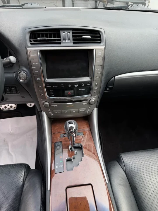2011 Lexus IS 2nd Gen - Image 17 of 19