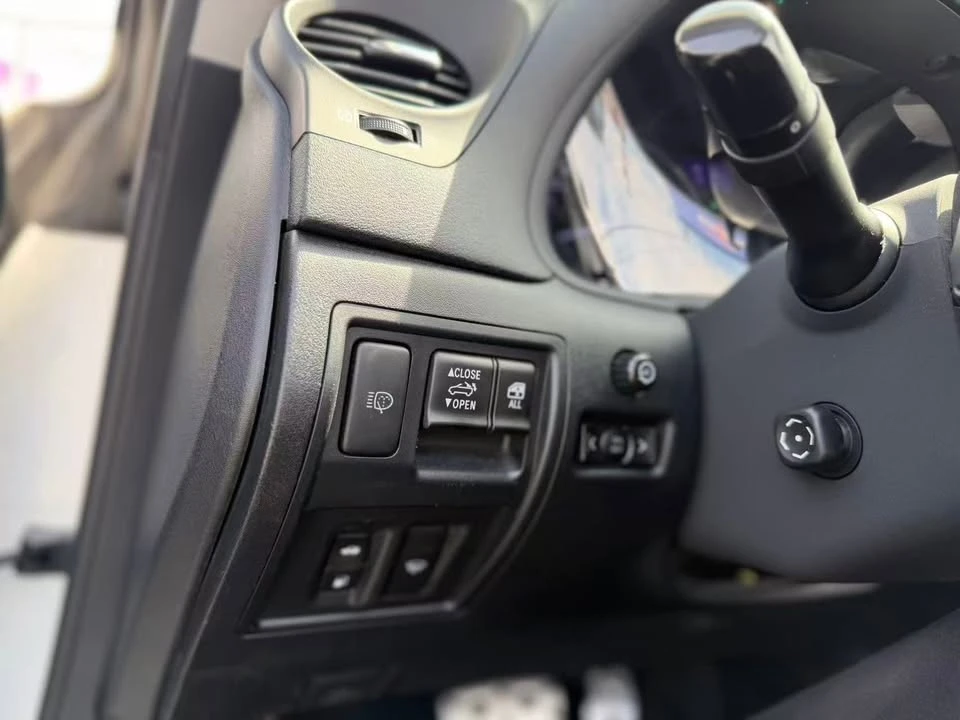 2011 Lexus IS 2nd Gen - Image 6 of 14