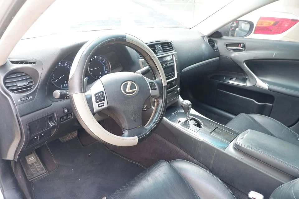 2011 Lexus IS 2nd Gen - Image 9 of 18