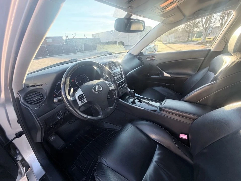 2011 Lexus IS 2nd Gen - Image 17 of 20