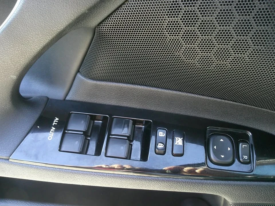 2011 Lexus IS 2nd Gen - Image 12 of 15
