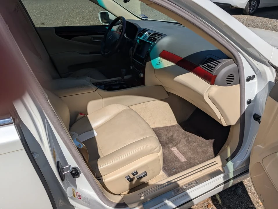 2011 Lexus LS 4th Gen - Image 6 of 8